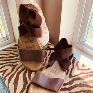 Sorel Brown Sandals Modern Wrap-Around Design